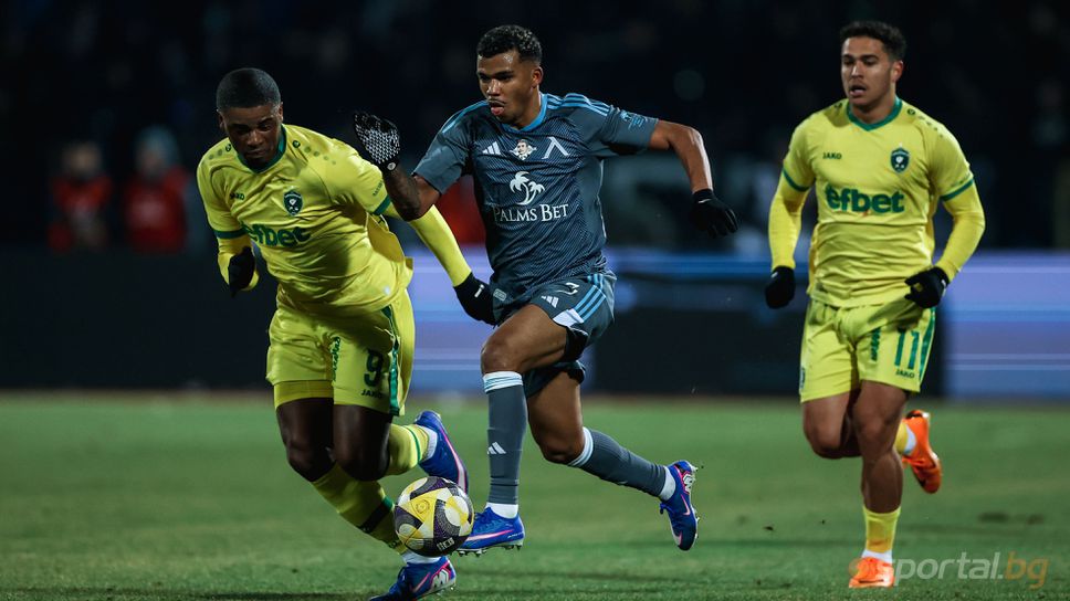 Левски пусна на търг екипите си от двубоя за Суперкупата, парите отиват за ремонт