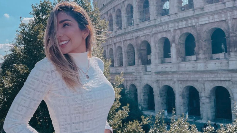 Скандална футболна половинка с нова доза провокативни кадри