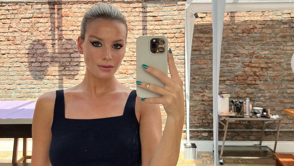 Ослепителна блондинка радва аржентински тенисист