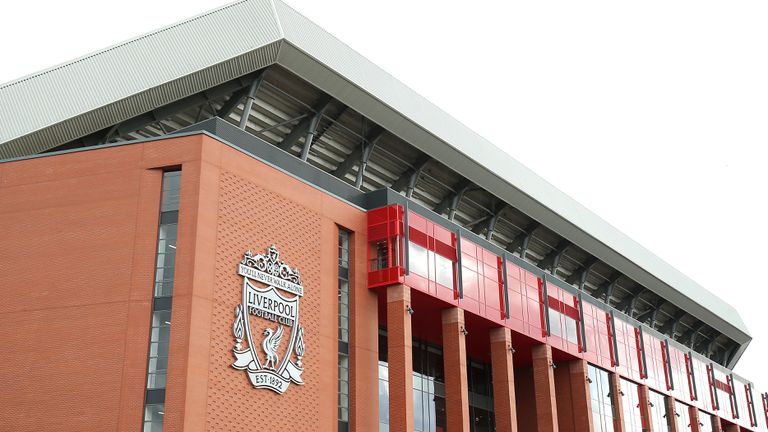  Дербито сред Ливърпул и Ман Юнайтед бе отсрочено 