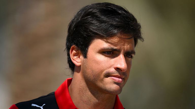 Пилотът на Ферари Карлос Сайнц заяви в социалните мрежи че