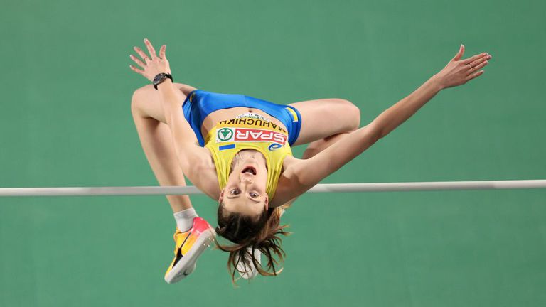 Европейската шампионка в скока на височина в зала от Торун
