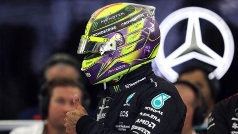  Хамилтън получи особено позволение да кара с обеца на носа в Гран При на Бахрейн 