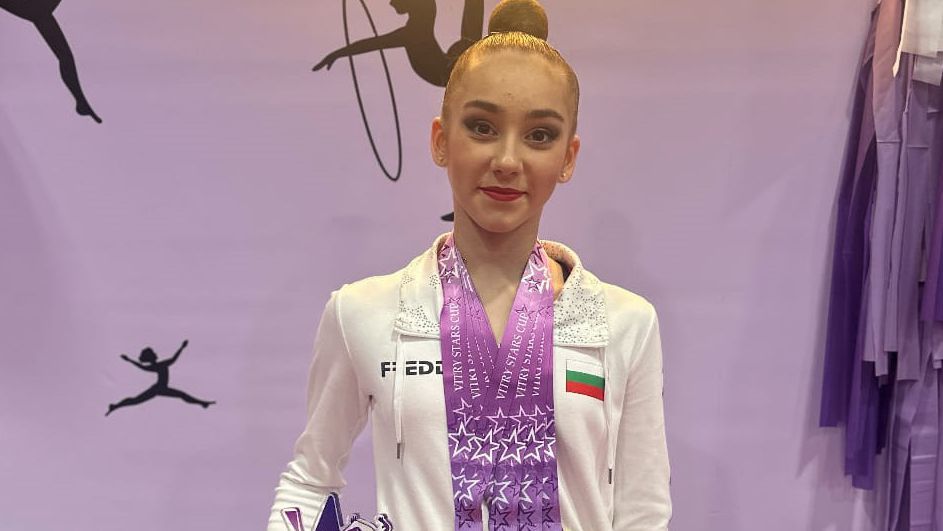Никол Тодорова взе сребърен медал на финала на обръч на "Афродита къп"