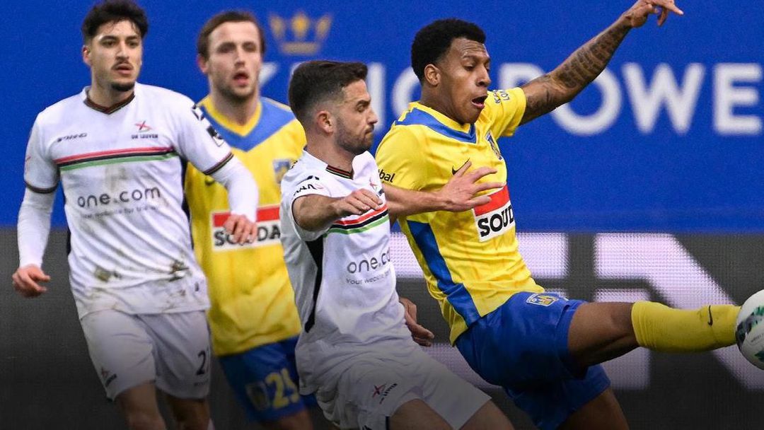 Еди Йорданов изгледа от пейката нулево равенство на Вестерло