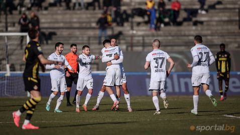 Славия се поздрави с успех над Ботев (Пловдив) в мач с много драма и пет гола