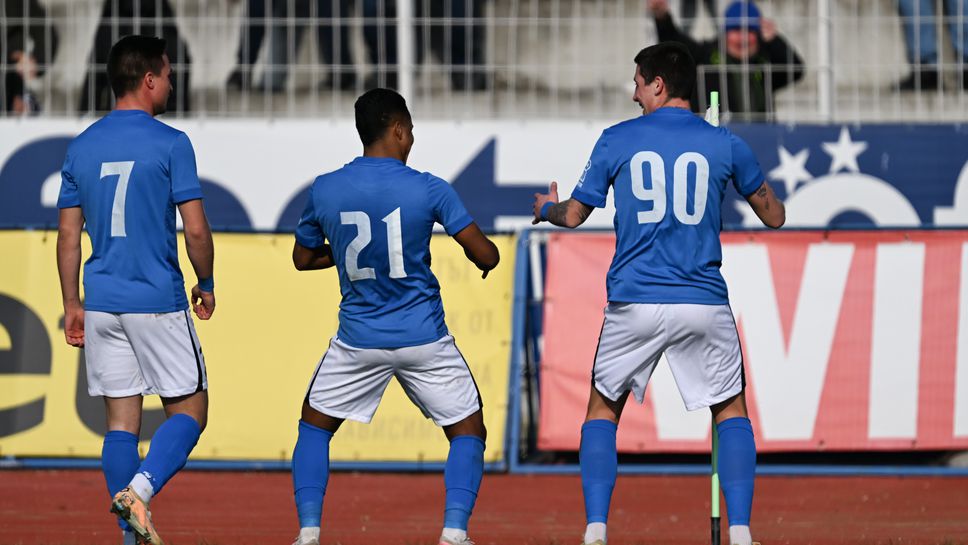 Червеният картон този път не спря Спартак (Варна) и "соколите" стигнаха ключов успех срещу Монтана