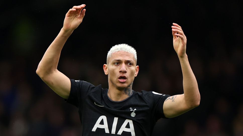 Заплатите в Тотнъм ще бъдат намалени наполовина при изпадане