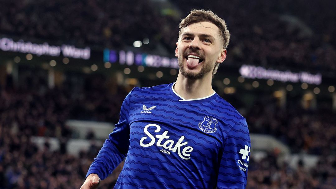 Евертън продължава да се изкачва в класирането