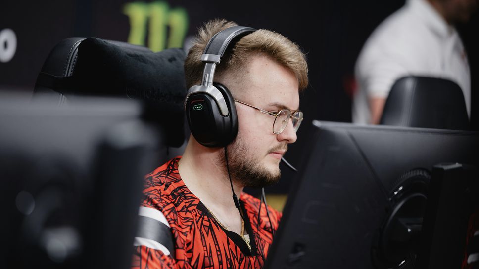 9INE може да привлече нов снайперист