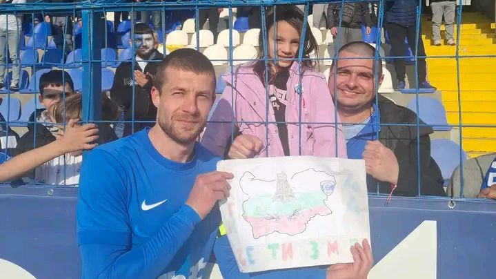 Капитанът на "соколите" честити празника по нетрадиционен начин