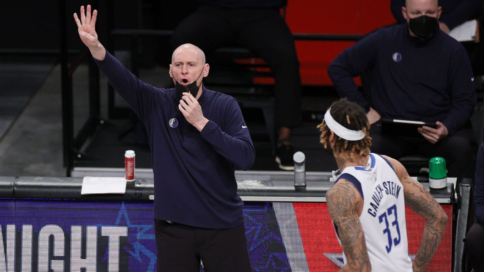 Треньорът на Маверикс с положителен резултат за COVID-19 въпреки ваксината
