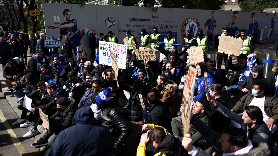 Семейство Рикетс опитват да убедят феновете на Челси с обещания