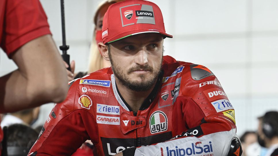 Милър най-бърз в първата тренировка на мокро