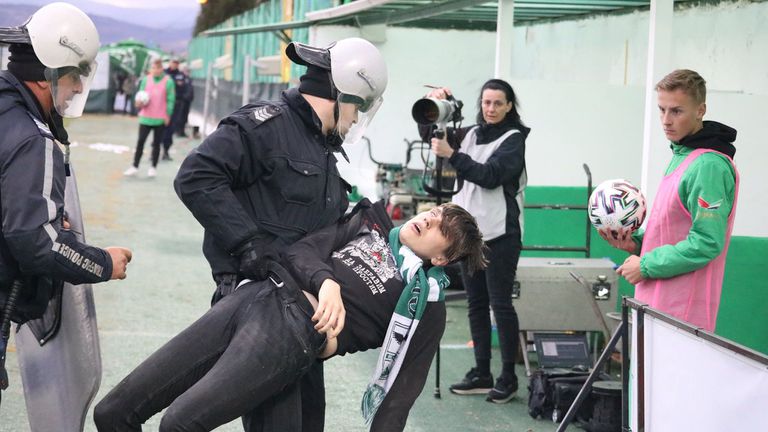  Украински емигрант е потърпевшият на Пирин - Левски, откаран е по неотложност в 