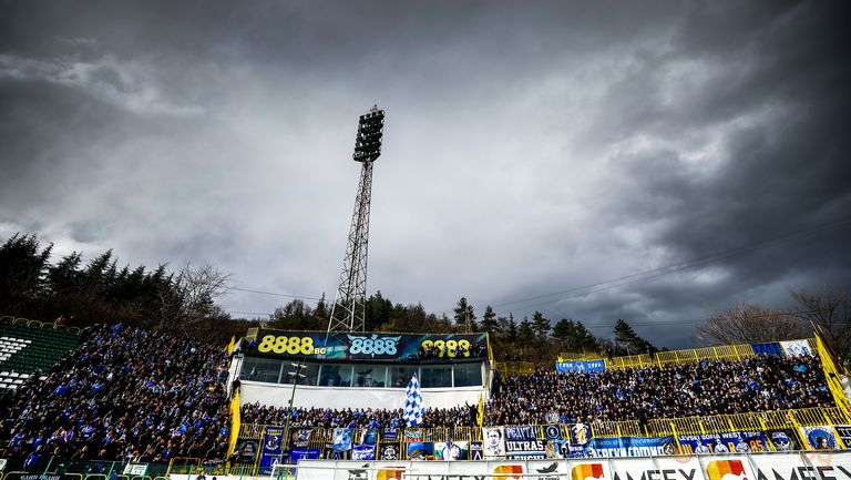 Стадион "Христо Ботев" се оказа тесен за феновете на Пирин и Левски