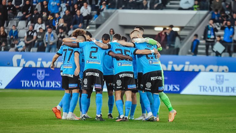 Отборът на Аполон Лимасол където се състезава българинът Илиан Илиев