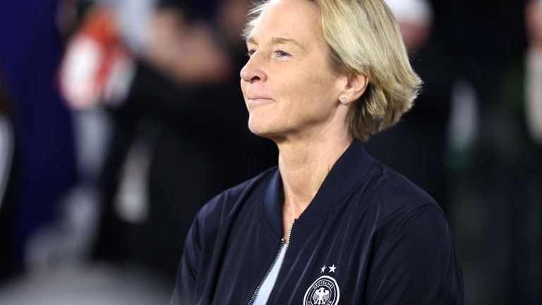 Германската футболна федерация продължи договора на старши треньора на женският