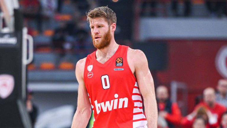 Баскетболистът на Олимпиакос Томас Уолкъп заяви че в тима не
