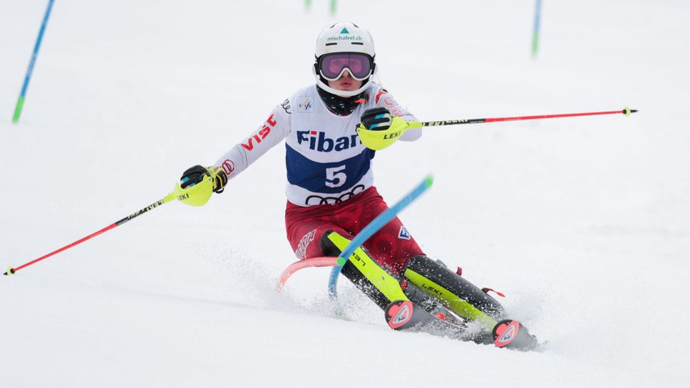 Националите в алпийските ски Калин Златков и Анина Цурбриген записаха