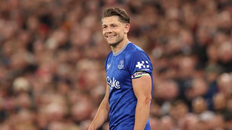  Куриозна статистика на бранителя на Евертън, който едвам не счупи крайници на Мак Алистър 