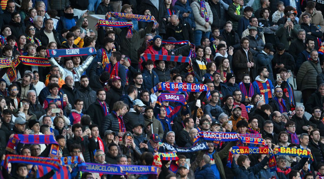 Мъжете и жените на Барселона се движат в пълен синхрон