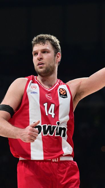 Билетите за супершоуто с участието на Везенков в "Арена София" се продават като топъл хляб