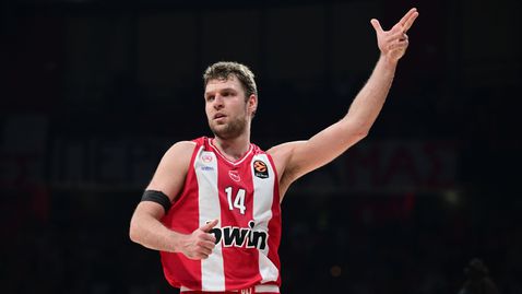 Билетите за супершоуто с участието на Везенков в "Арена София" се продават като топъл хляб