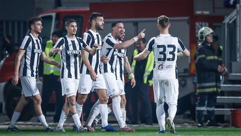 "Смърфовете" взеха "железничарското" дерби, десетима от Локо (София) дадоха сериозен отпор