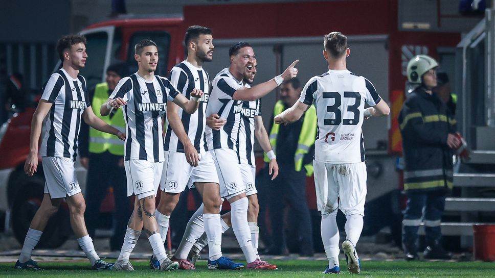 Локомотив (Пловдив) 1:0 Локомотив (София), червен картон за гостите и голям пропуск пред вратата на "смърфовете"