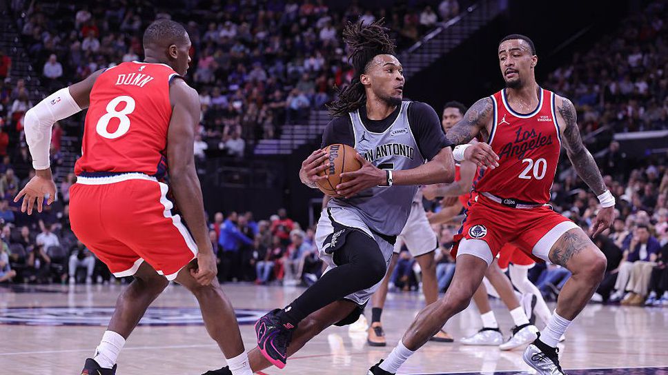 Сан Антонио се разправи с Клипърс