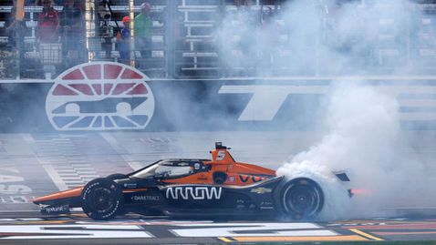 McLaren с първа победа в Индикар от завръщането си в сериите