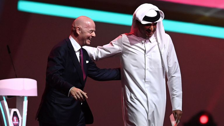  Инфантино счита, че служащите на стадионите в Катар би трябвало да бъдат горди 