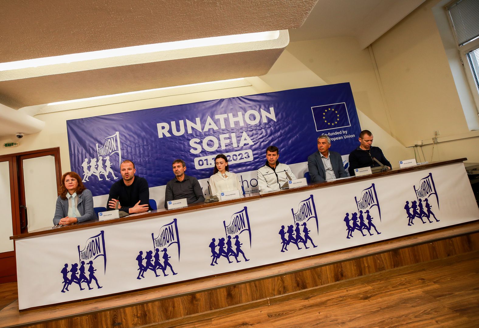  Първо издание на 