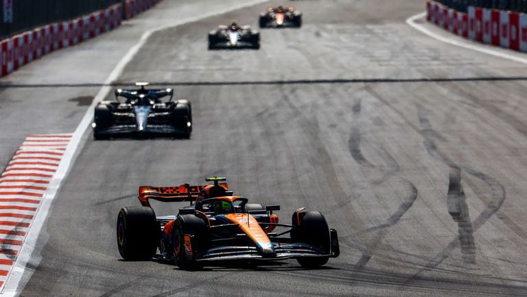 Състезанието в Баку стана поредният старт в който Макларън взе