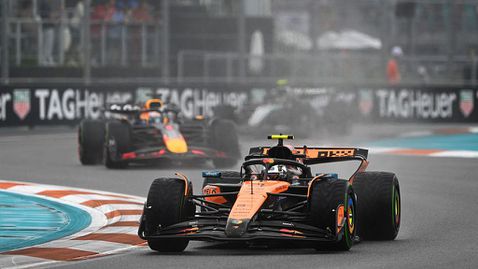  Норис пред Пиастри в лудия спринт в Маями, Макс приключи финален с наказване 