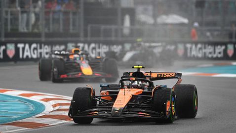  Норис пред Пиастри в лудия спринт в Маями, Макс приключи финален с наказване 