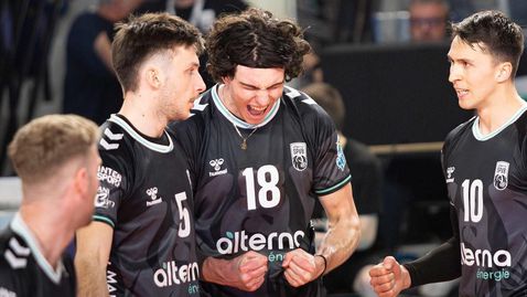 Ник Муянович заби 21 точки и класира Поатие на финал във Франция