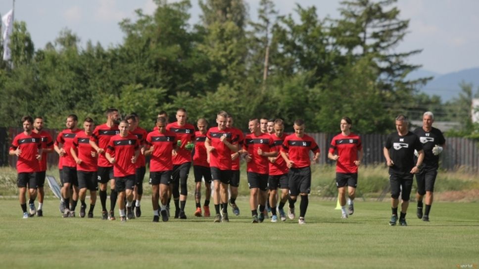 Локо (Сф) с лагер в Турция