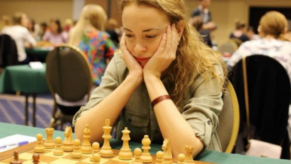 Антоанета Стефанова стартира с победа на Световното по ускорен шахмат