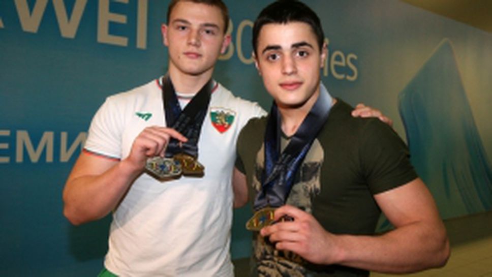 Световните шампиони по вдигане на тежести Карлос Насар и Стефчо Христов се прибраха в България