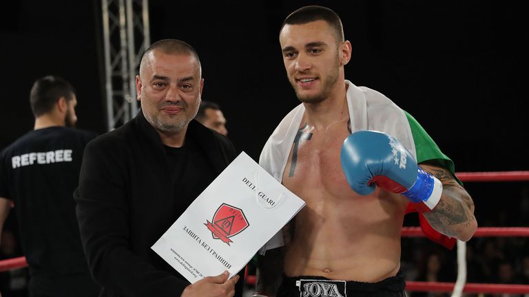 Българският кикбоксьор Даниел Илиев продължи да печели на ринга във веригата Muay