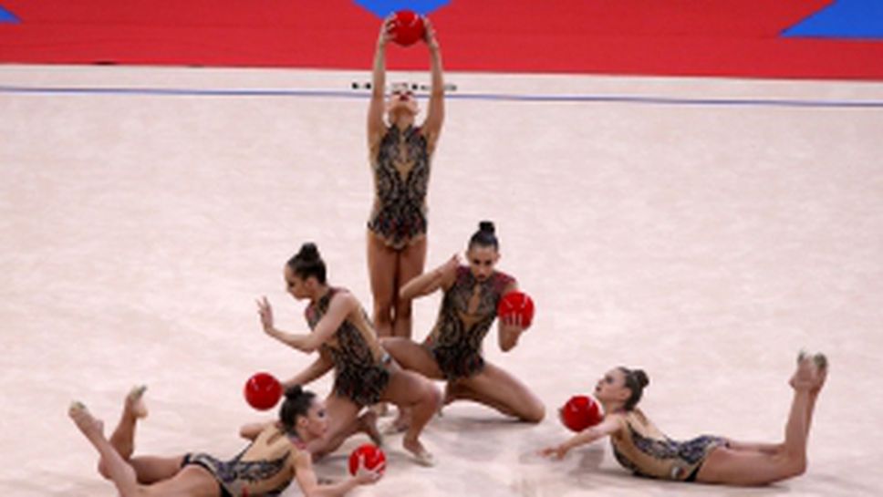 Ансамбъл по художествена гимнастика - съчетание с пет топки