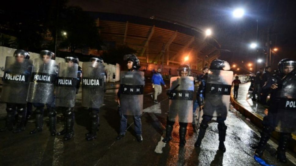 Трагедия на футболно дерби в Хондурас, трима загинаха след сблъсъци на фенове