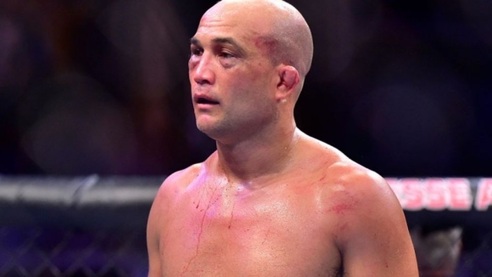 Нокаутираха пред бар бивш шампион в UFC (видео)