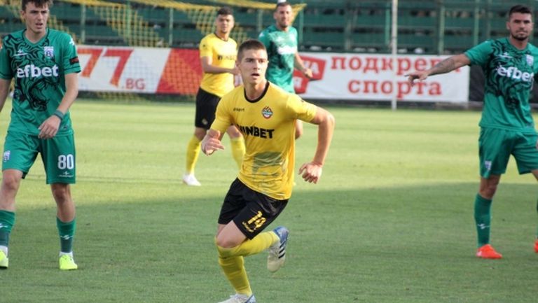 Ботев (Пловдив) продължи договора на Станислав Шопов