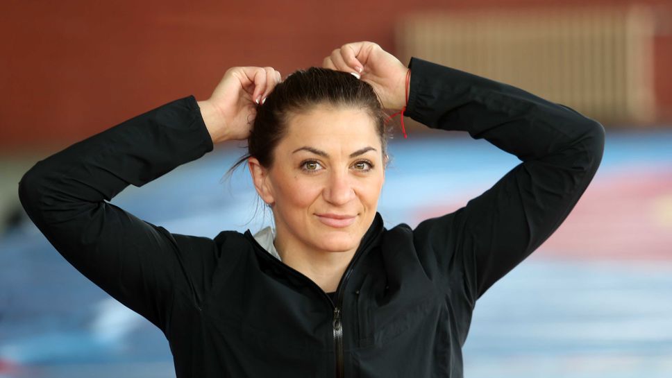 Евелина Николова: Борбена съм, може би съм юнак, защото никога не се отказвам