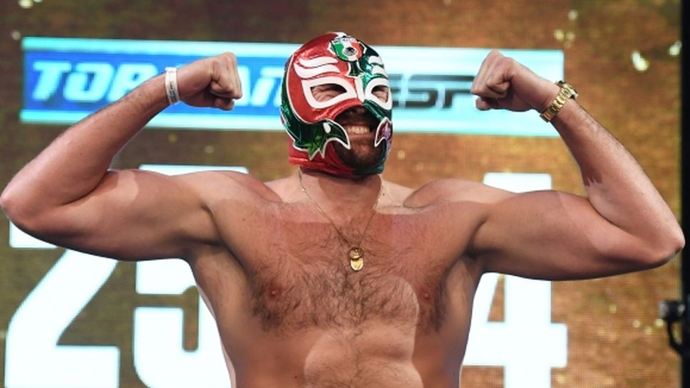 Фюри излезе като мексикански кечист на кантара с Валин