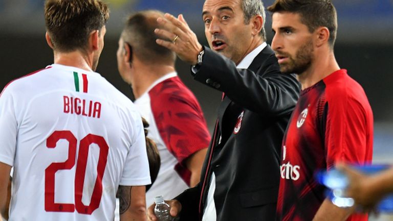 Милан не планира да гони треньора