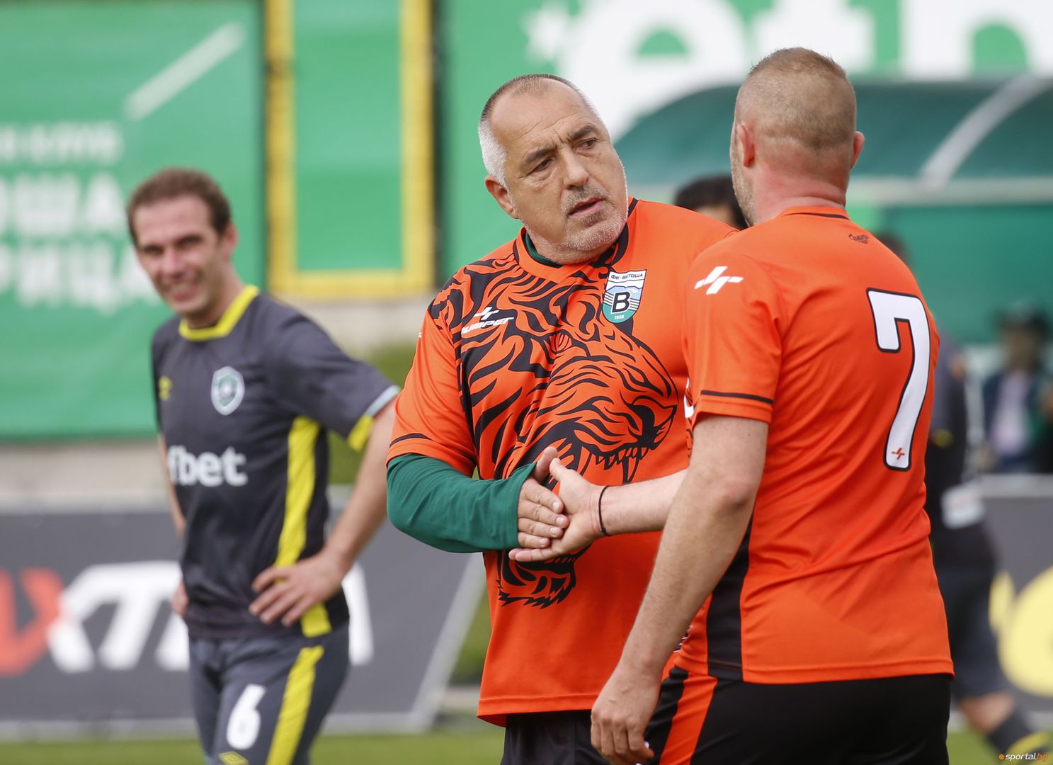 Бойко Борисов и "Бистришките тигри" срещу Лудогорец във финала за ветерани